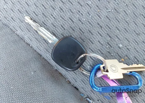 2004 Toyota Camry Le V6 z USA, uszkodzony, nr VIN 4T1BF32KX4U570105